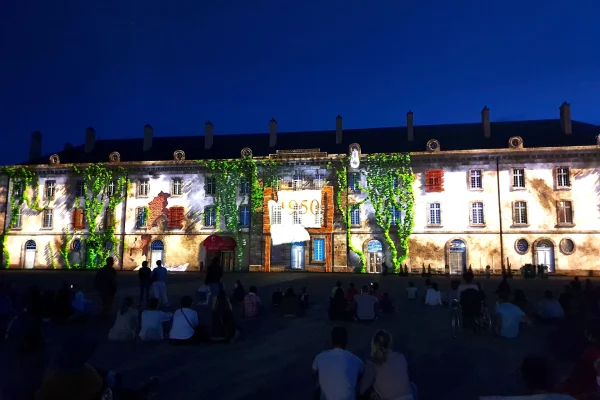 Moulins entre en scène